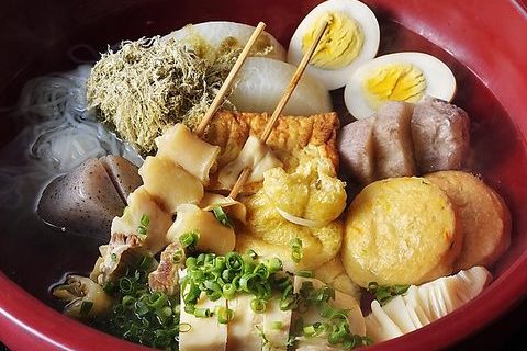 素材の彩りを引き立てる塩だしおでん盛り合わせ
